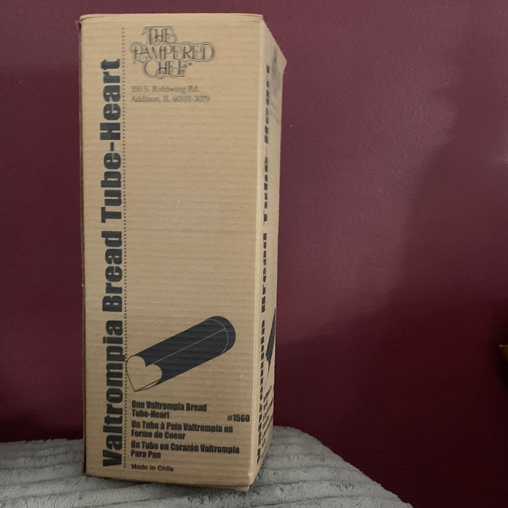 Pampered Chef Heart-Shaped Bread Tube in Brown